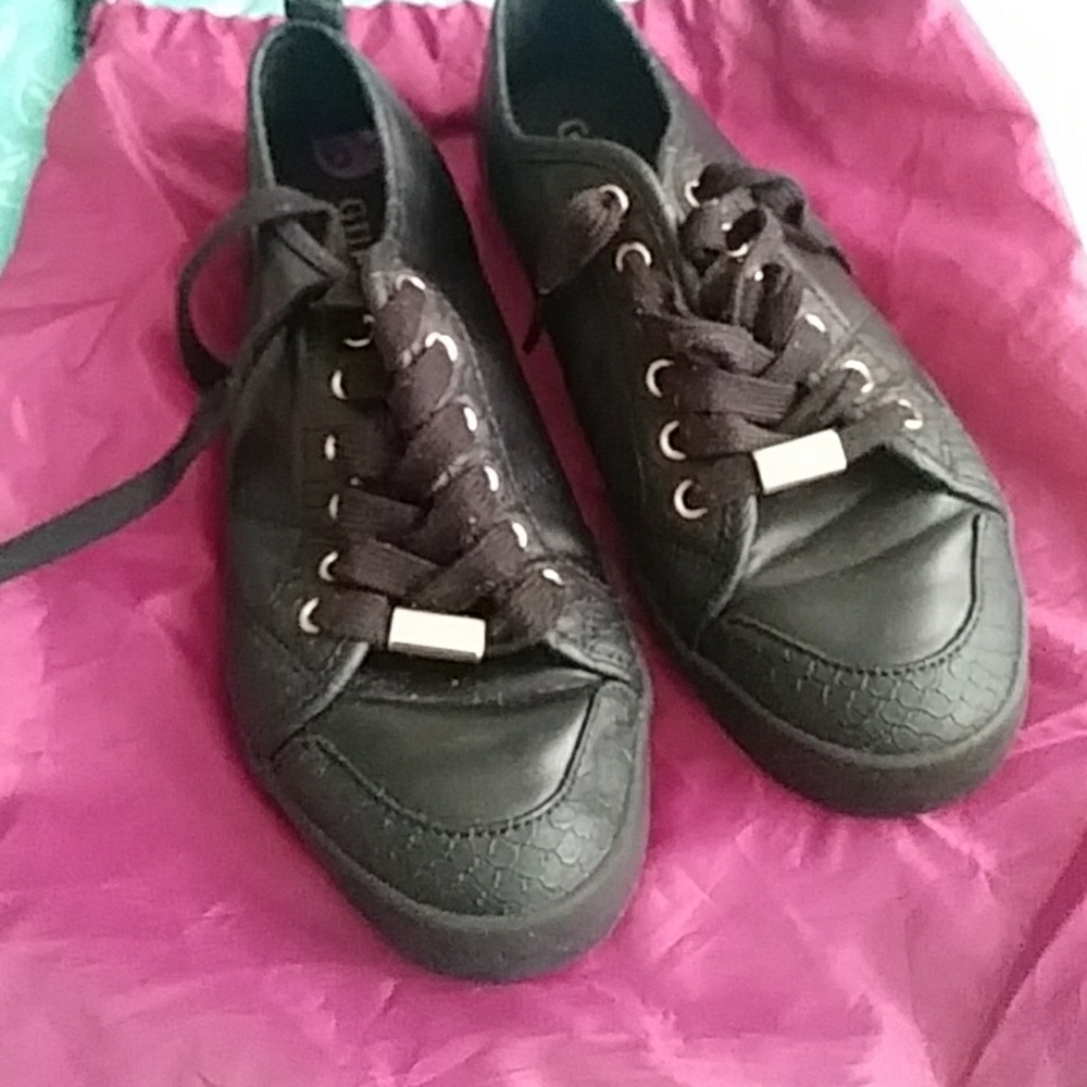Guess 6 1/2👟